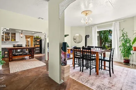 322 N 3rd Street Central Point OR 97502