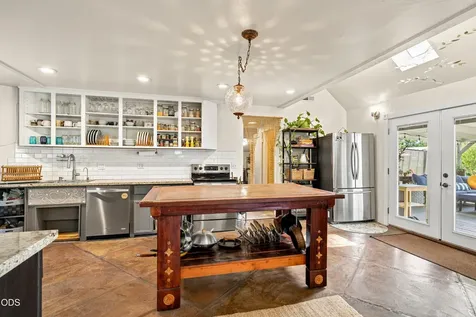 322 N 3rd Street Central Point OR 97502