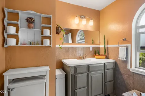 322 N 3rd Street Central Point OR 97502