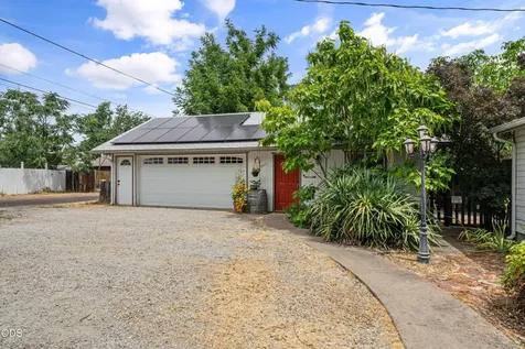 322 N 3rd Street Central Point OR 97502