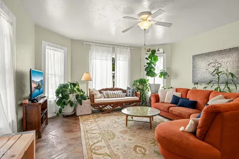 322 N 3rd Street Central Point OR 97502