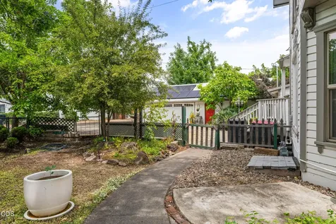 322 N 3rd Street Central Point OR 97502