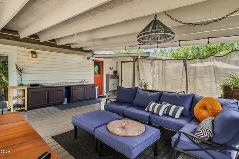 322 N 3rd Street Central Point OR 97502