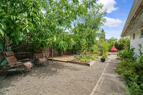 322 N 3rd Street Central Point OR 97502