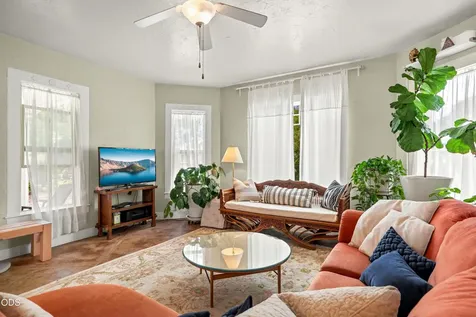 322 N 3rd Street Central Point OR 97502