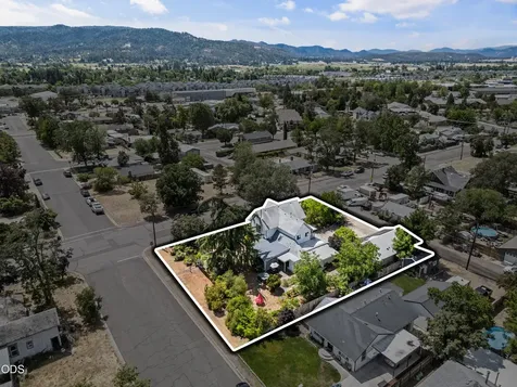322 N 3rd Street Central Point OR 97502