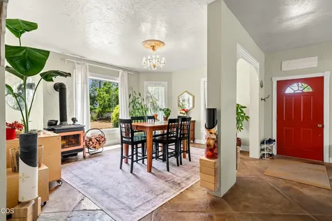 322 N 3rd Street Central Point OR 97502