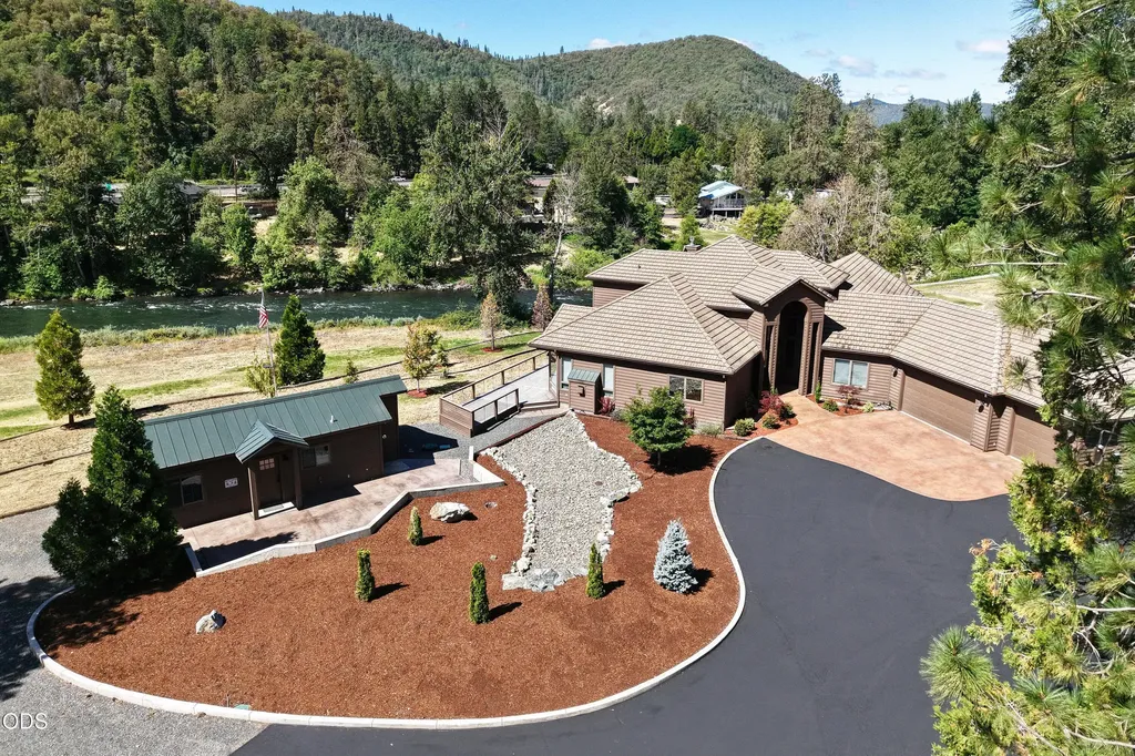 1600 N Second Avenue Gold Hill OR 97525