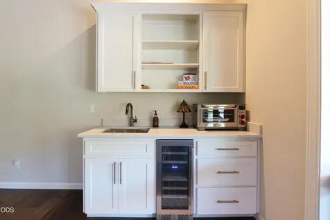 1600 N Second Avenue Gold Hill OR 97525