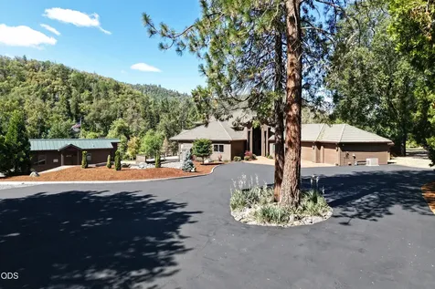 1600 N Second Avenue Gold Hill OR 97525