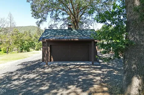1600 N Second Avenue Gold Hill OR 97525
