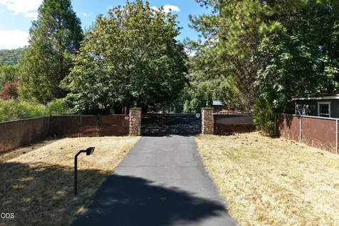 1600 N Second Avenue Gold Hill OR 97525