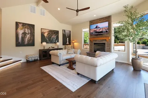 1600 N Second Avenue Gold Hill OR 97525