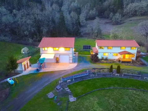 375 Porter Creek Road Winston OR 97496
