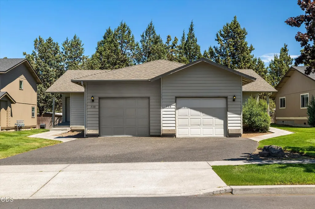 726 NE Savannah Drive Bend OR 97701