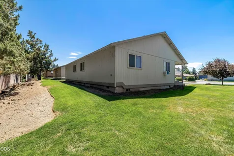 726 NE Savannah Drive Bend OR 97701