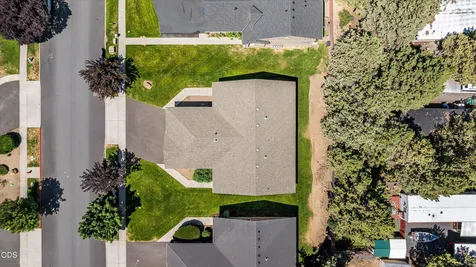 726 NE Savannah Drive Bend OR 97701