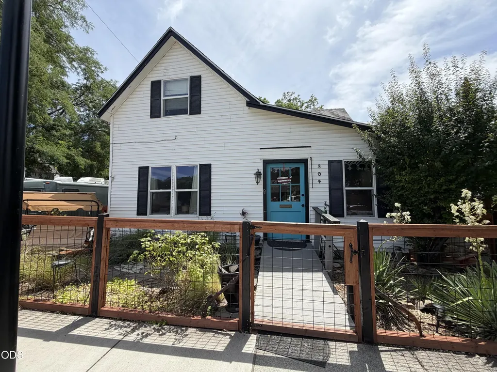 304 2nd Avenue Gold Hill OR 97525