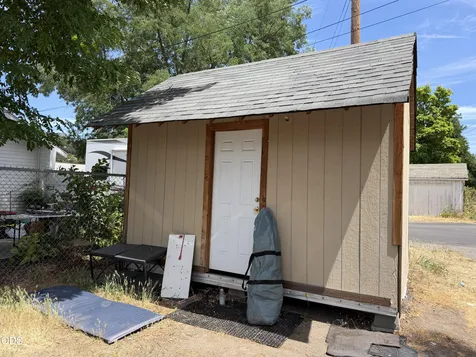 304 2nd Avenue Gold Hill OR 97525