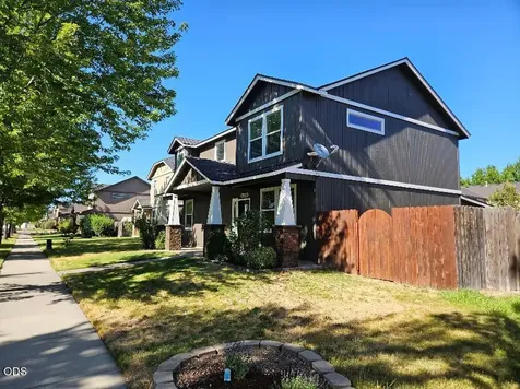 1320 NE 3rd Street Redmond OR 97756