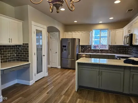 1320 NE 3rd Street Redmond OR 97756