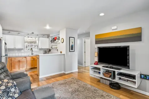 1527 NW Juniper Street Bend OR 97703