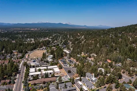 1527 NW Juniper Street Bend OR 97703