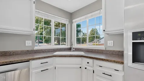 2939 SW Reindeer Avenue Redmond OR 97756