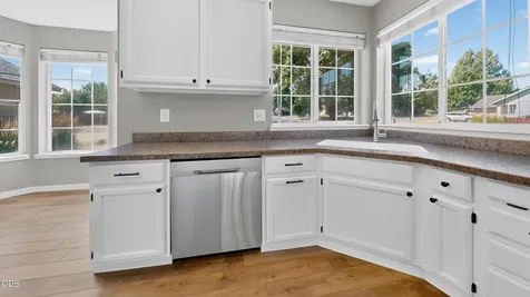 2939 SW Reindeer Avenue Redmond OR 97756