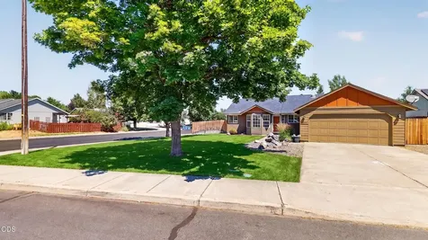 2939 SW Reindeer Avenue Redmond OR 97756