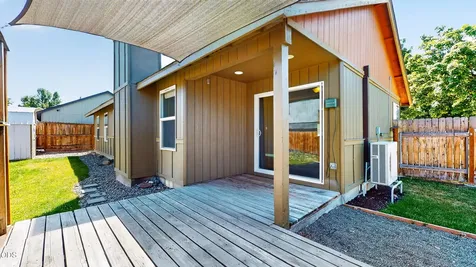 2939 SW Reindeer Avenue Redmond OR 97756