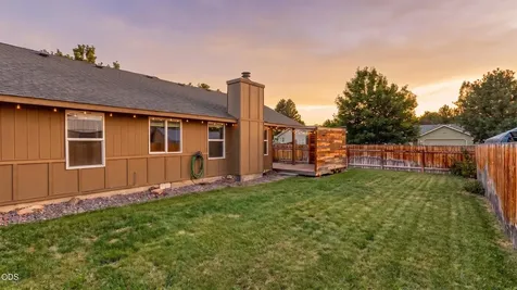 2939 SW Reindeer Avenue Redmond OR 97756