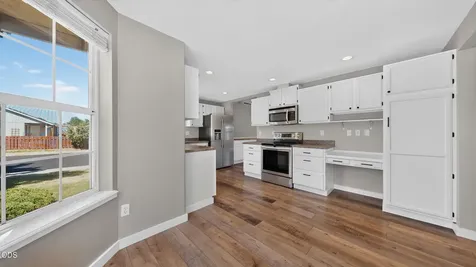 2939 SW Reindeer Avenue Redmond OR 97756