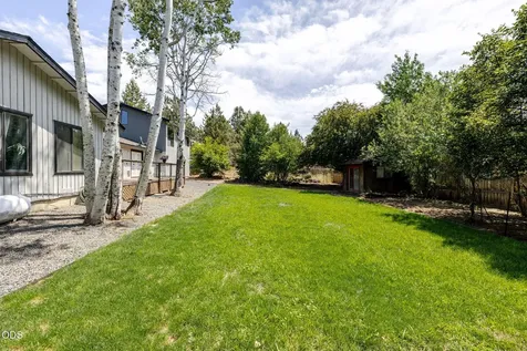 21035 Clairaway Avenue Bend OR 97702