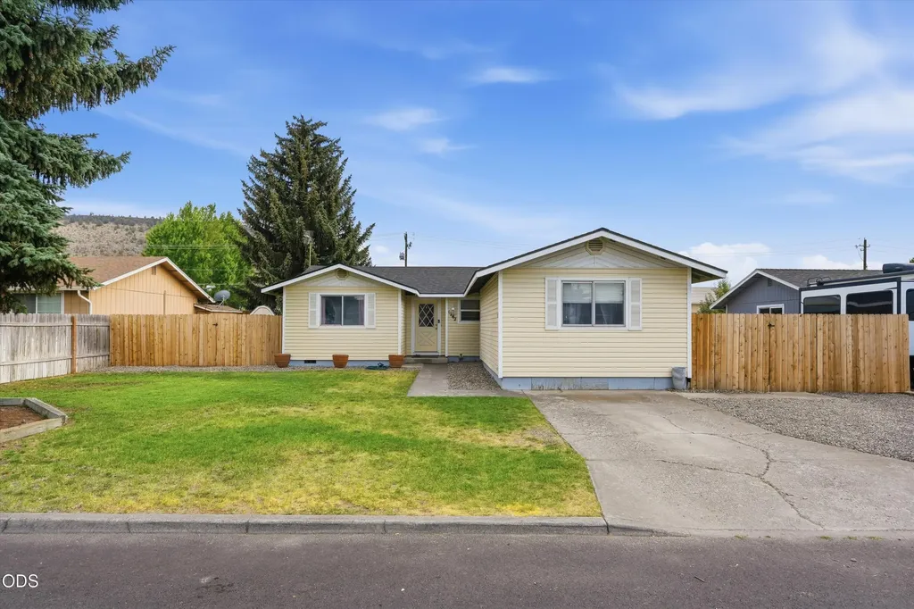 1242 SE 8th Street Prineville OR 97754