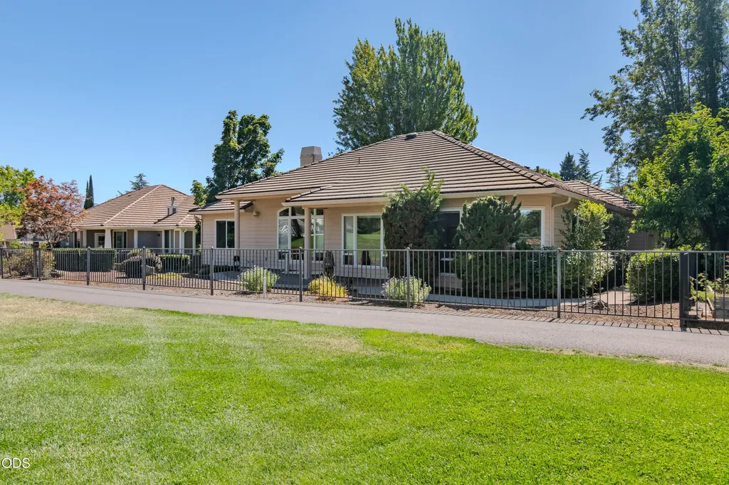 401 Golf View Drive Medford OR 97504