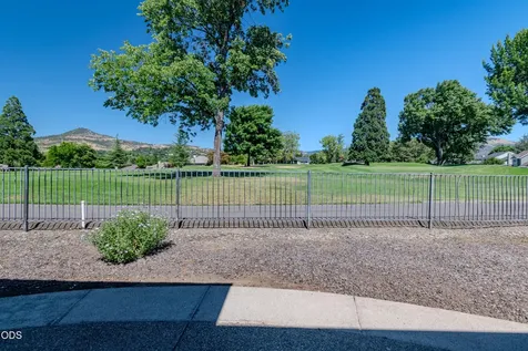 401 Golf View Drive Medford OR 97504