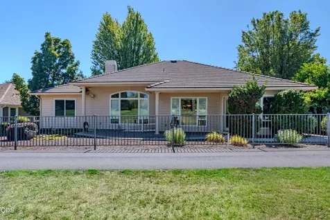 401 Golf View Drive Medford OR 97504