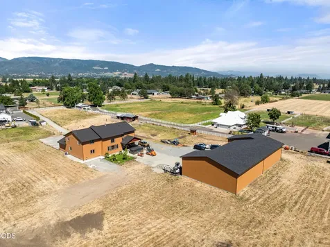 1213 Casino Road Medford OR 97501