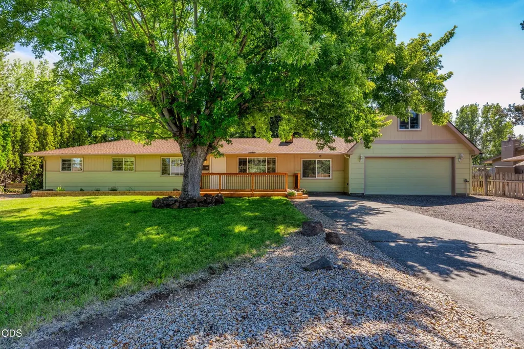 1730 SW Canyon Drive Redmond OR 97756