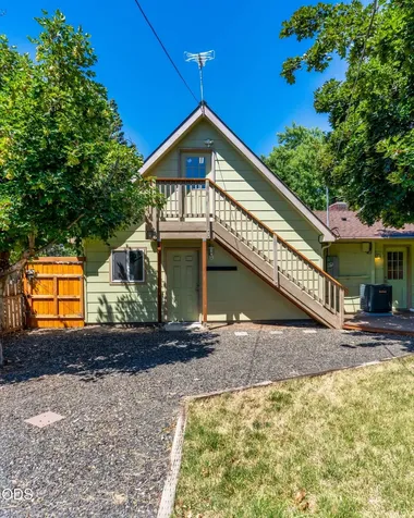 1730 SW Canyon Drive Redmond OR 97756