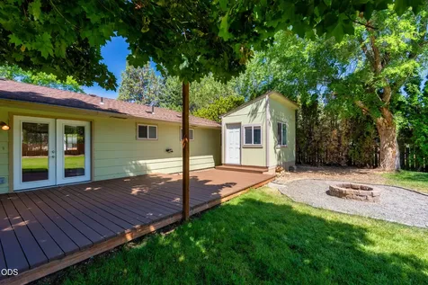 1730 SW Canyon Drive Redmond OR 97756