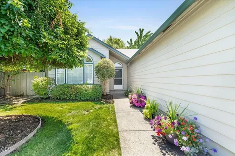 2736 Juanita Avenue Medford OR 97504
