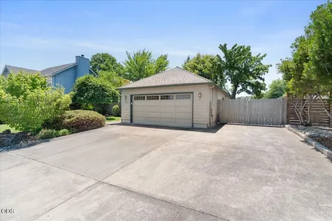2736 Juanita Avenue Medford OR 97504