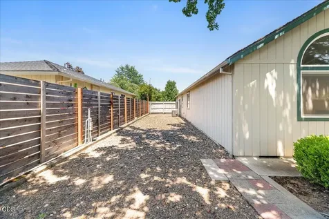 2736 Juanita Avenue Medford OR 97504