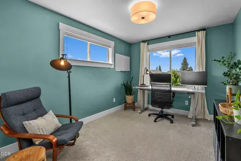 20867 SE Sunniberg Lane Bend OR 97702