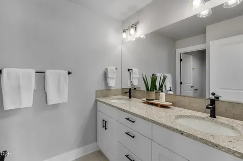 20867 SE Sunniberg Lane Bend OR 97702