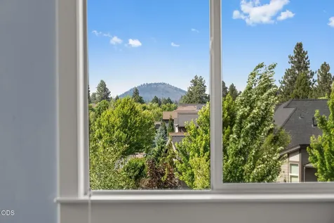 20867 SE Sunniberg Lane Bend OR 97702