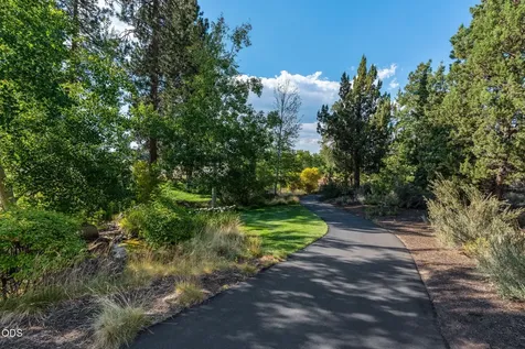 20867 SE Sunniberg Lane Bend OR 97702