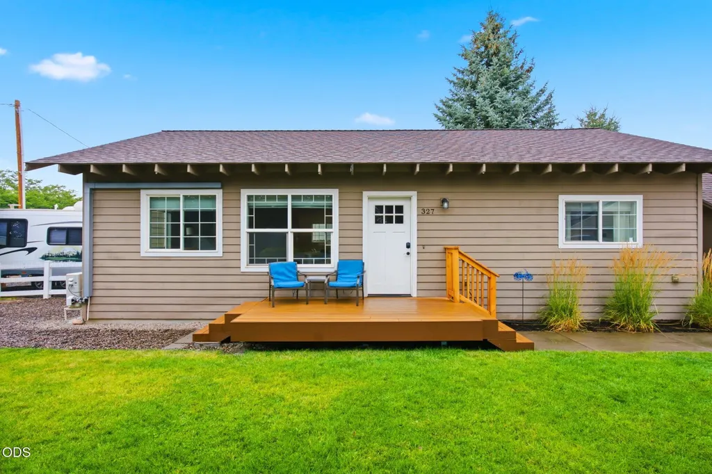 327 NW Elm Avenue Redmond OR 97756
